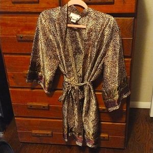 Intimate Essentials paisley leopard print robe size medium